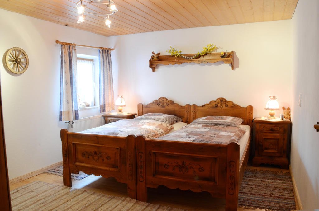 Suite Sinja Erlebnisferienwohnung Hausham Kamer foto