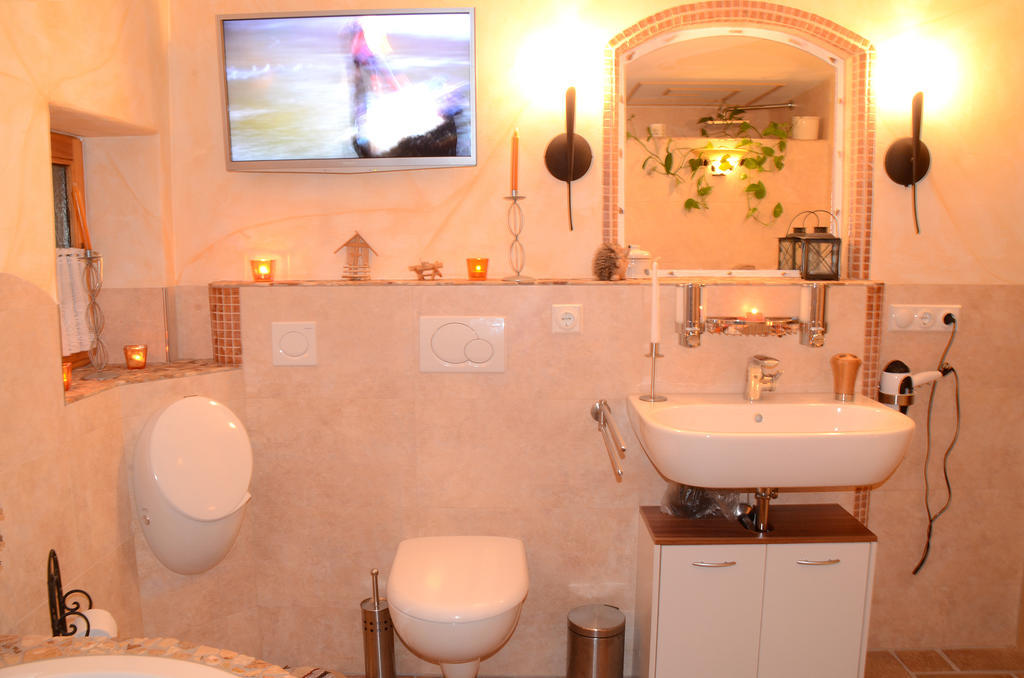 Suite Sinja Erlebnisferienwohnung Hausham Kamer foto